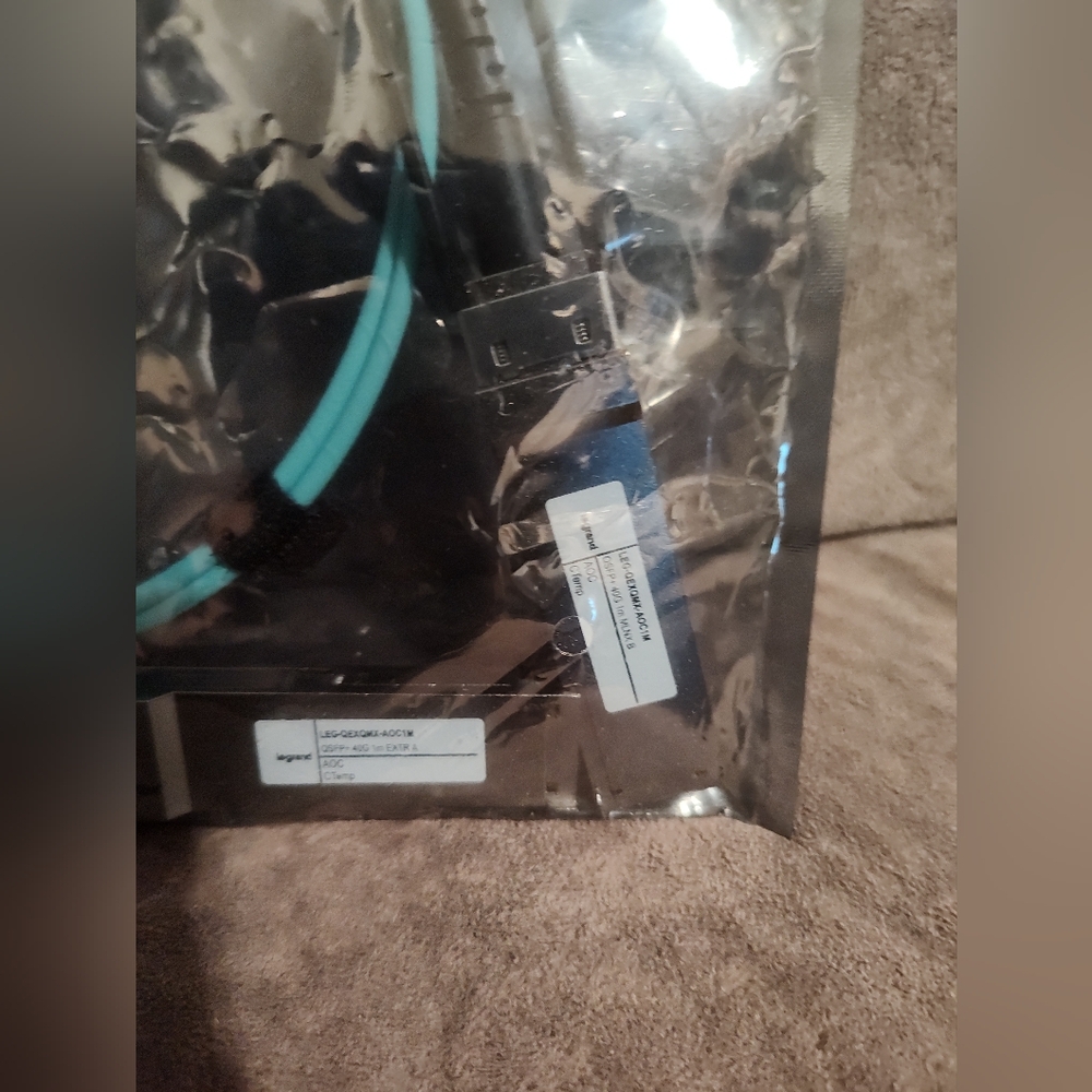 Legrand QSFP+, Active OM-3 Optical Cable to QSFP+, 850nm SR4 40G 1m